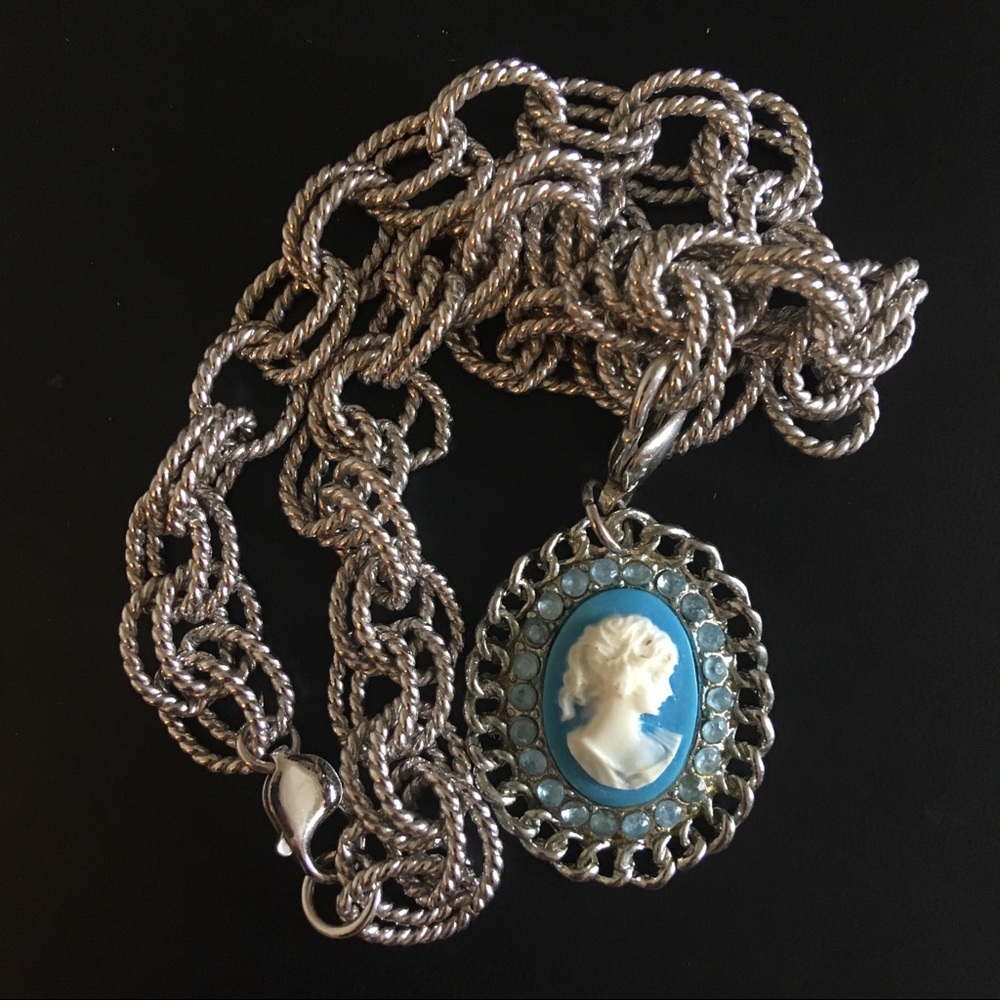 Cameo Pendant Necklace